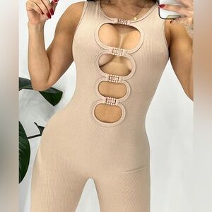 Beautiful cream-colored jumpsuit available in size S/M